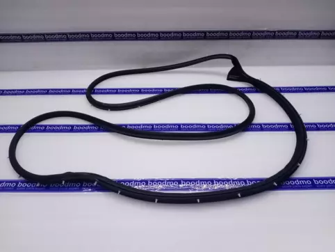 WEATHERSTRIP DOOR OPNG RH