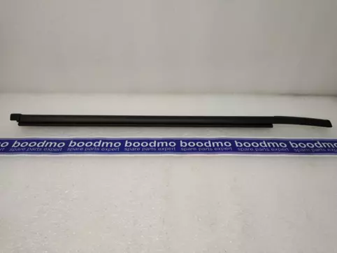 WEATHERSTRIP REAR DOOR OUT RH