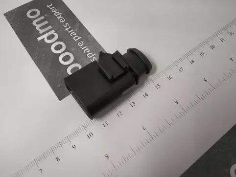 flat contact housing withcontact locking mechanism