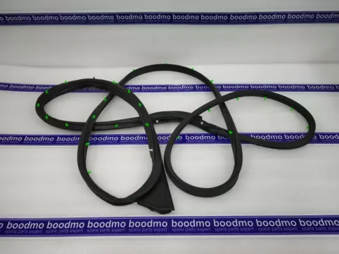 WEATHERSTRIP, DOOR OPNG RH