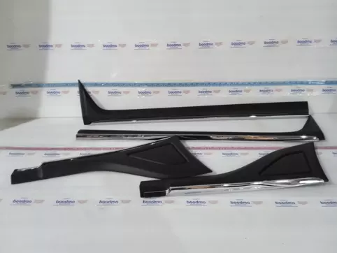 Body Side Molding (Chrome)