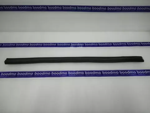 WEATHERSTRIP DOOR DUST RH