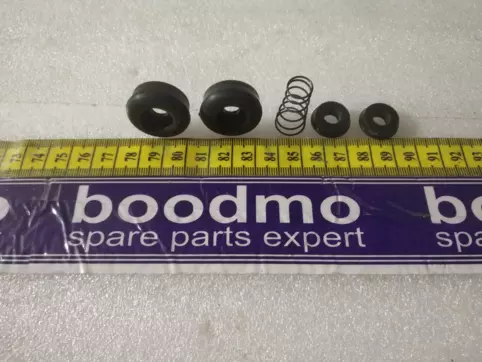 PISTON CUP/ BOOT SET