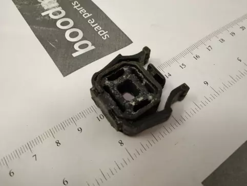 INSULATOR-RADIATOR MTG,UPR