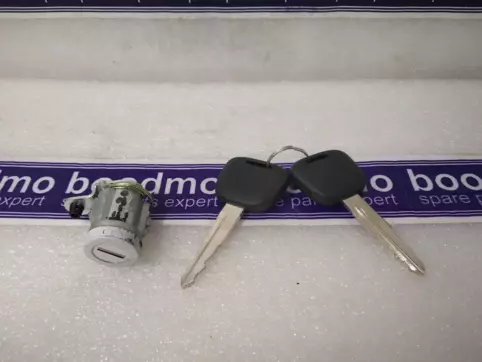 Front Door Lock Right with 2 Keys