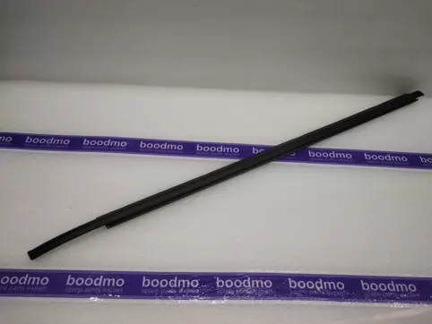 WEATHERSTRIP DOOR OUT RH