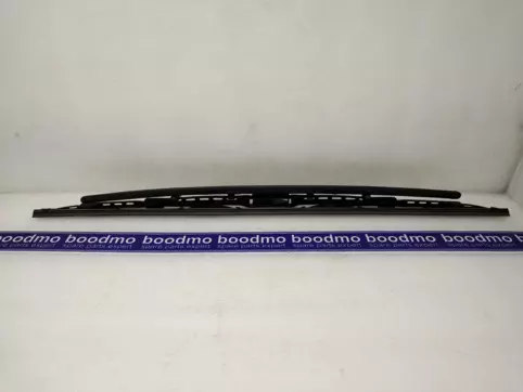 WIPER BLADE WITH GUIDE PADDLE