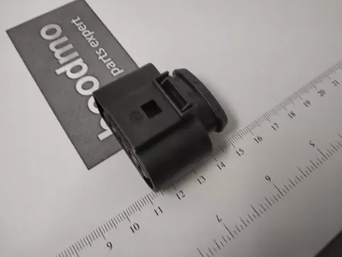 flat contact housing