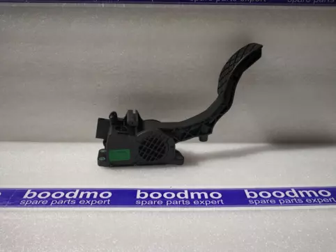 ACCELERATOR PEDAL WITHELECTRONIC MODULE