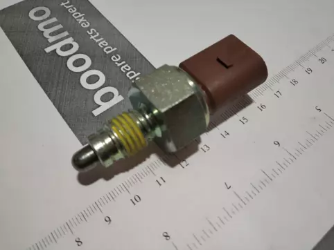 SWITCH FOR REVERSING LIGHT