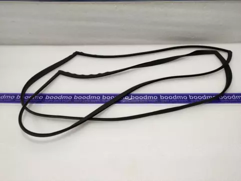 MOULDING-REAR WINDOW GLASS