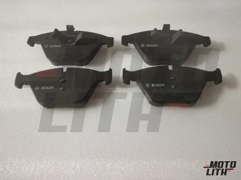 Disc brake pad set; front