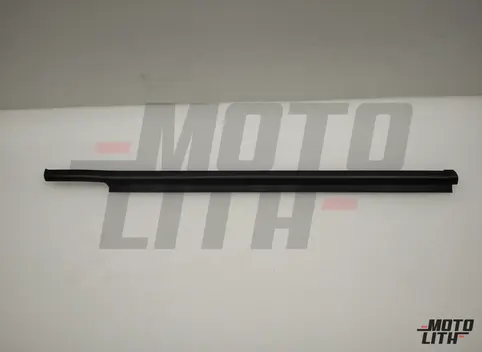 WEATHERSTRIP DOOR OUT RH