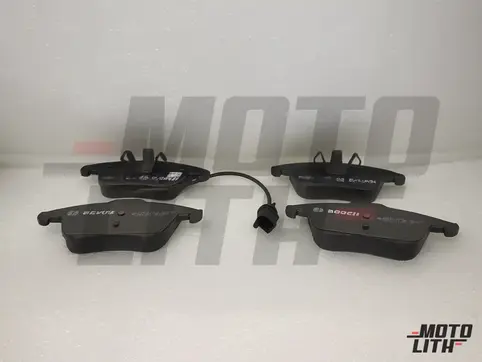 Disc brake pad set; front